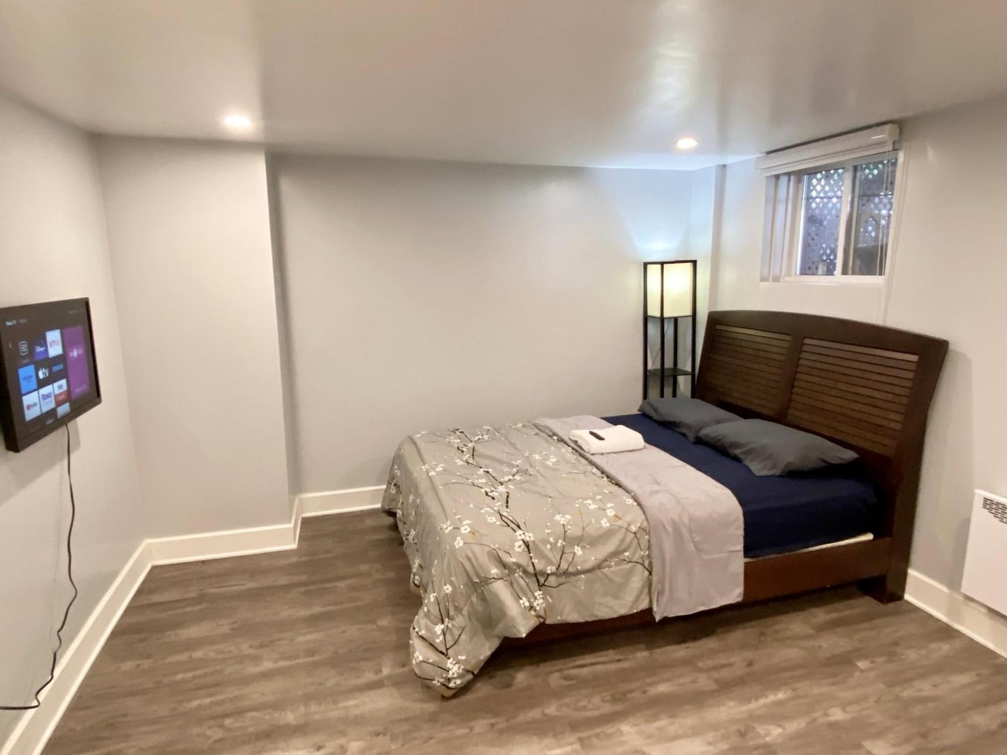 Guest house Homes - Affordable Rooms, Smart Tv, Shared Kitchen Montreal