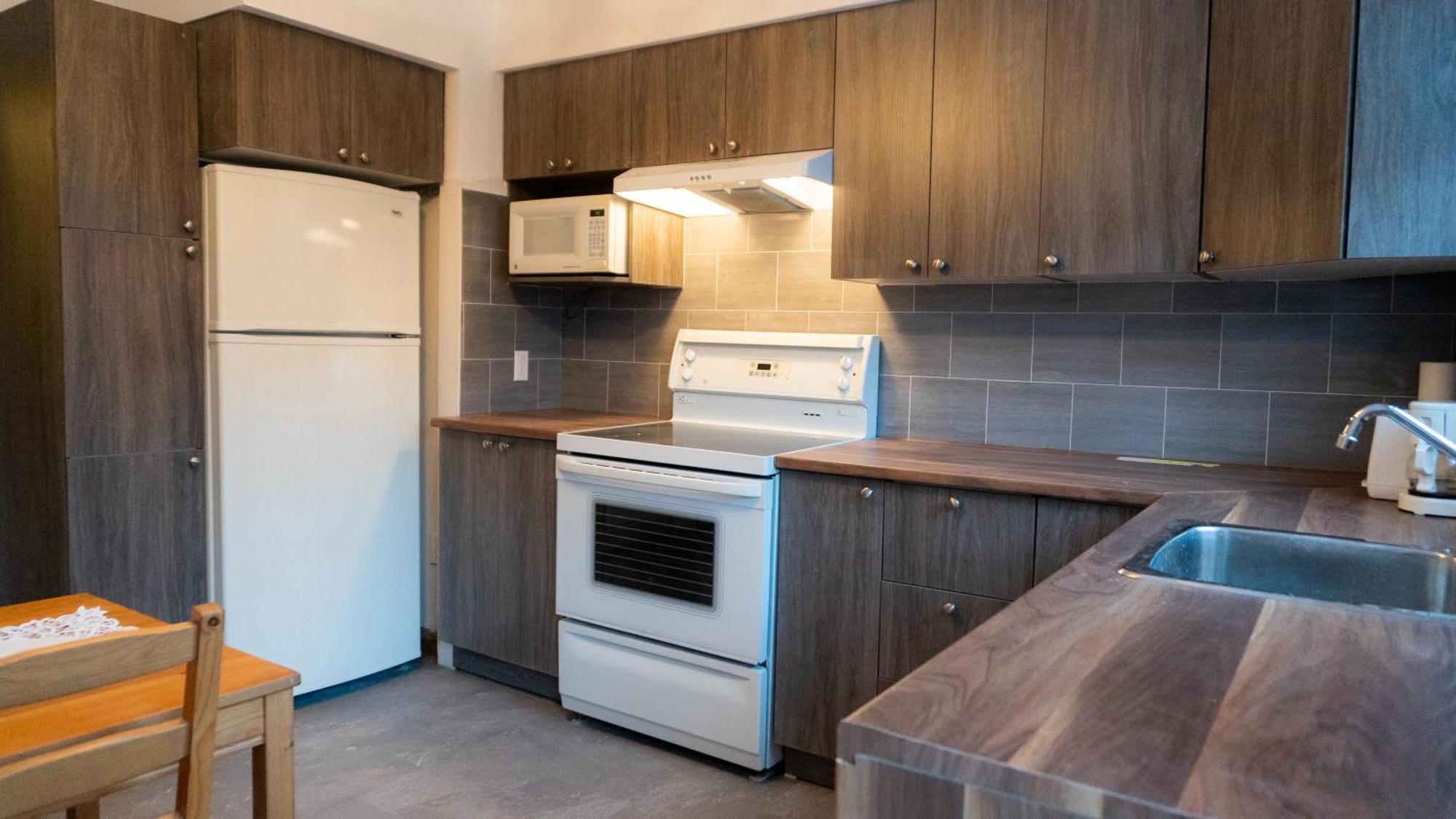 Homes - Affordable Rooms, Smart Tv, Shared Kitchen Montreal