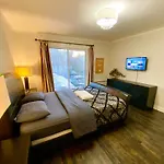 Montreal Homes - Affordable Rooms, Smart Tv, Shared Kitchen